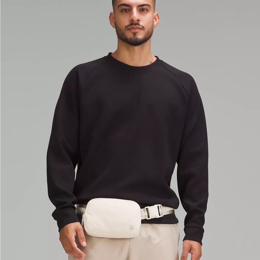 Lululemon Everywhere Belt Bag 1L
Word mary